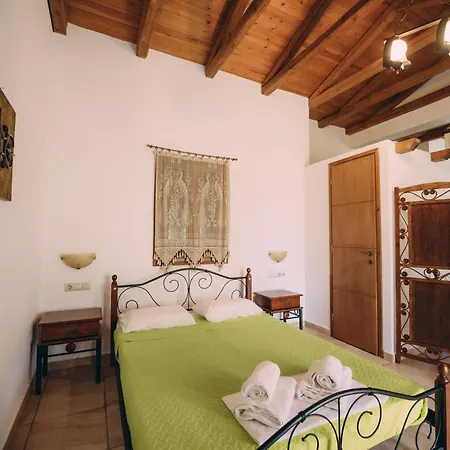 Trikalioti's Lush Estate Daire