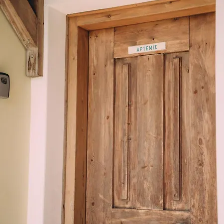 Daire Trikalioti's Lush Estate Palouki