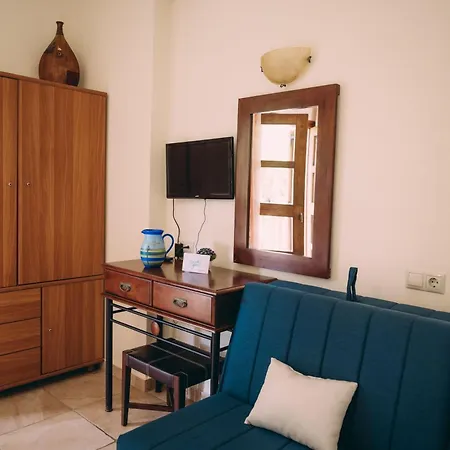 Trikalioti's Lush Estate Daire *