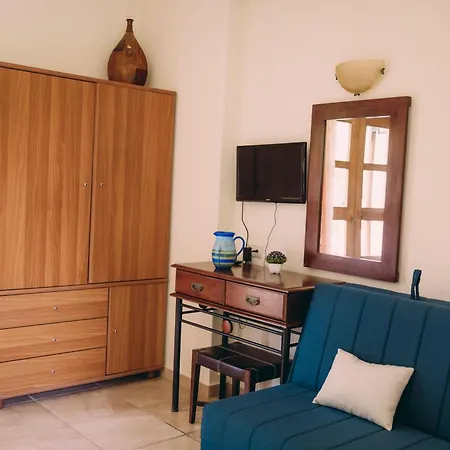 Trikalioti's Lush Estate Daire *