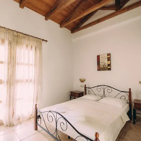 Apartamento Trikalioti's Lush Estate Palouki
