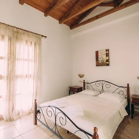 Trikalioti's Lush Estate Daire *