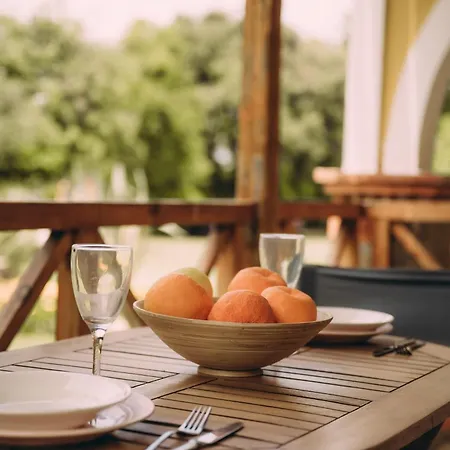 Trikalioti's Lush Estate Daire