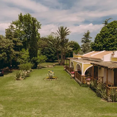 Trikalioti's Lush Estate Apartamento