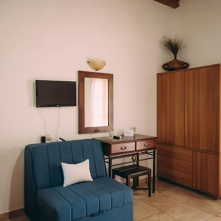 Trikalioti's Lush Estate Daire