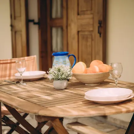 Trikalioti's Lush Estate Daire *