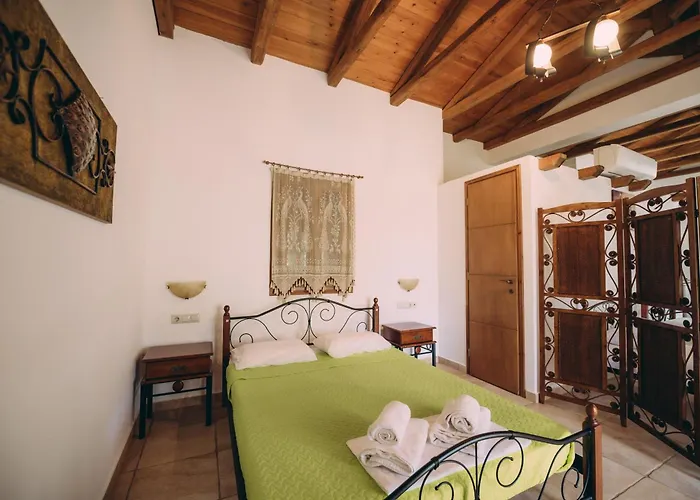 Trikalioti's Lush Estate Appartement