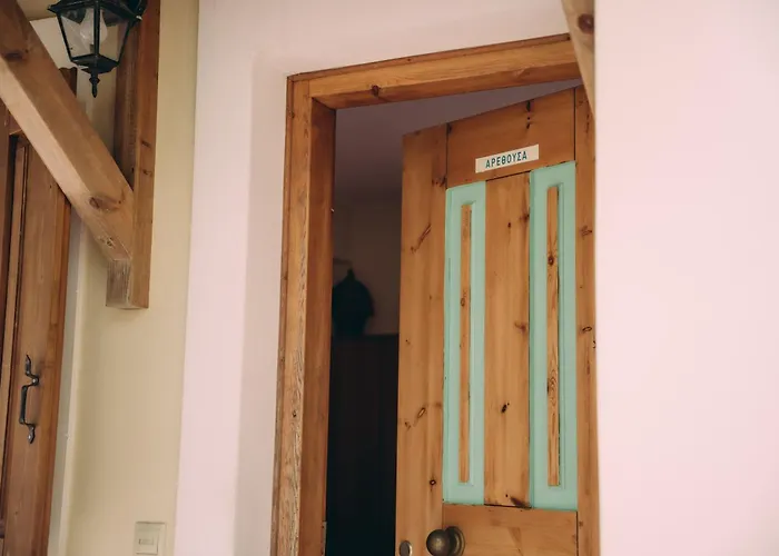 Trikalioti's Lush Estate Appartement