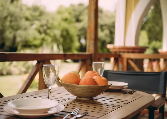 Trikalioti's Lush Estate Appartement